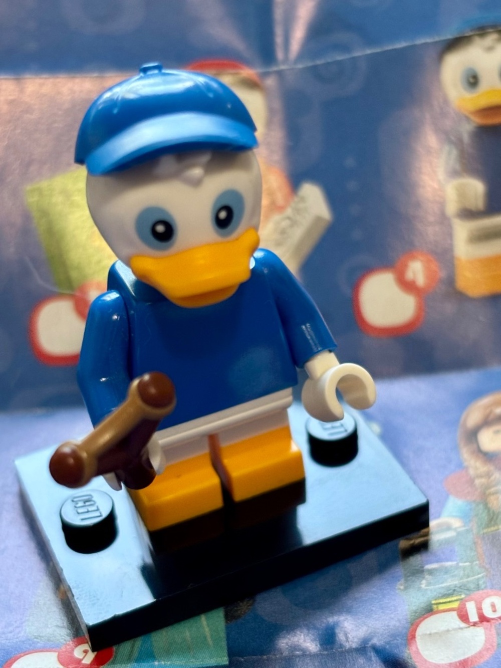 LEGO Disney Series 2 "Dewey Duck" coldis2-4 with stand, pamphlet & accessories.